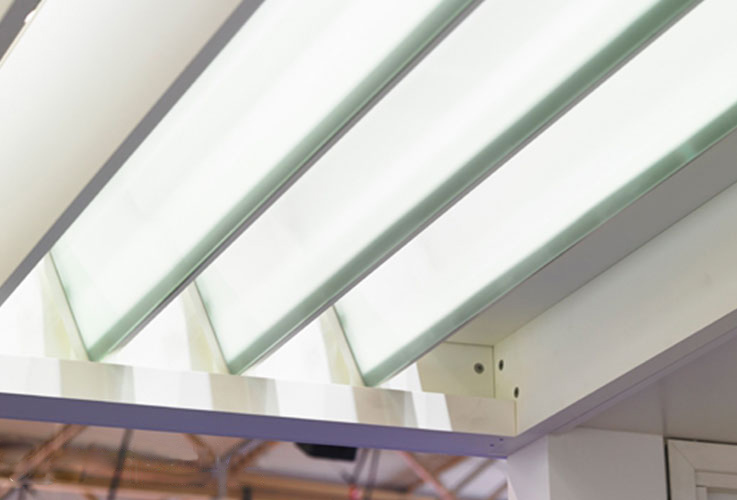  Lineo Luce, lamas de cristal para crear espacios más
                  luminosos